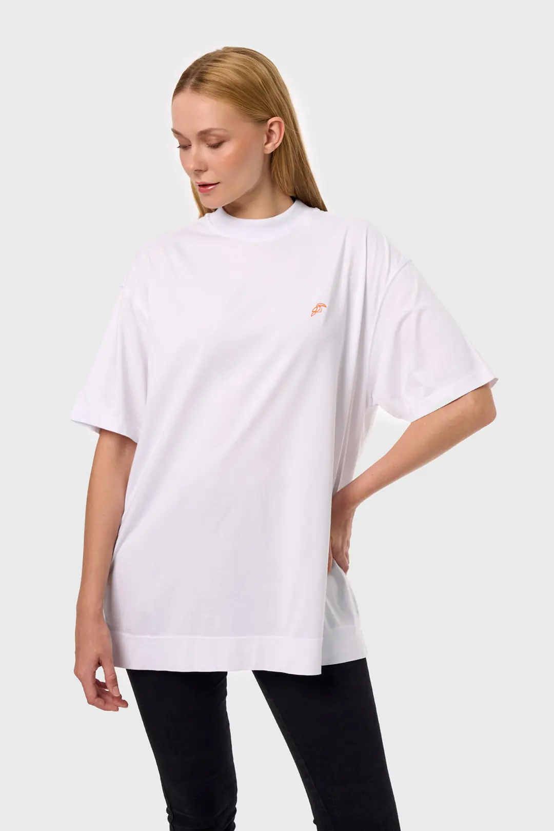 TuLuna - Nakışlı Oversize Dik Yaka Kadın Basic Tişört - BEYAZ