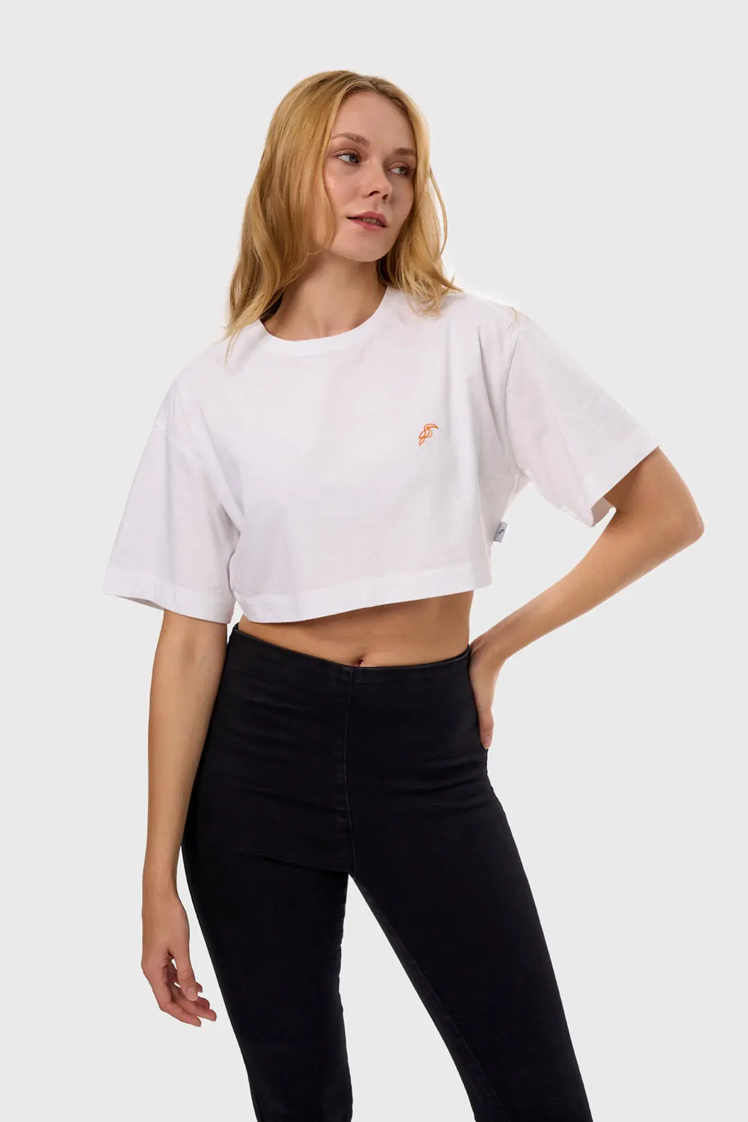 TuPerma - Nakışlı Kadın Basic Tişört Crop Tişört - BEYAZ