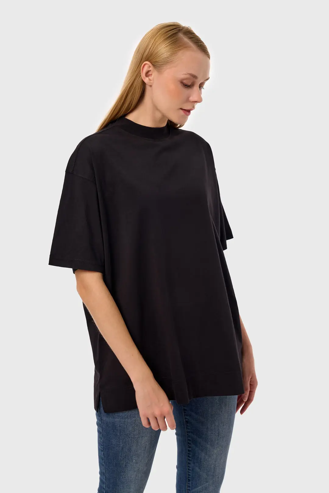 Luna - Oversize Dik Yaka Kadın Basic Tişört - SİYAH