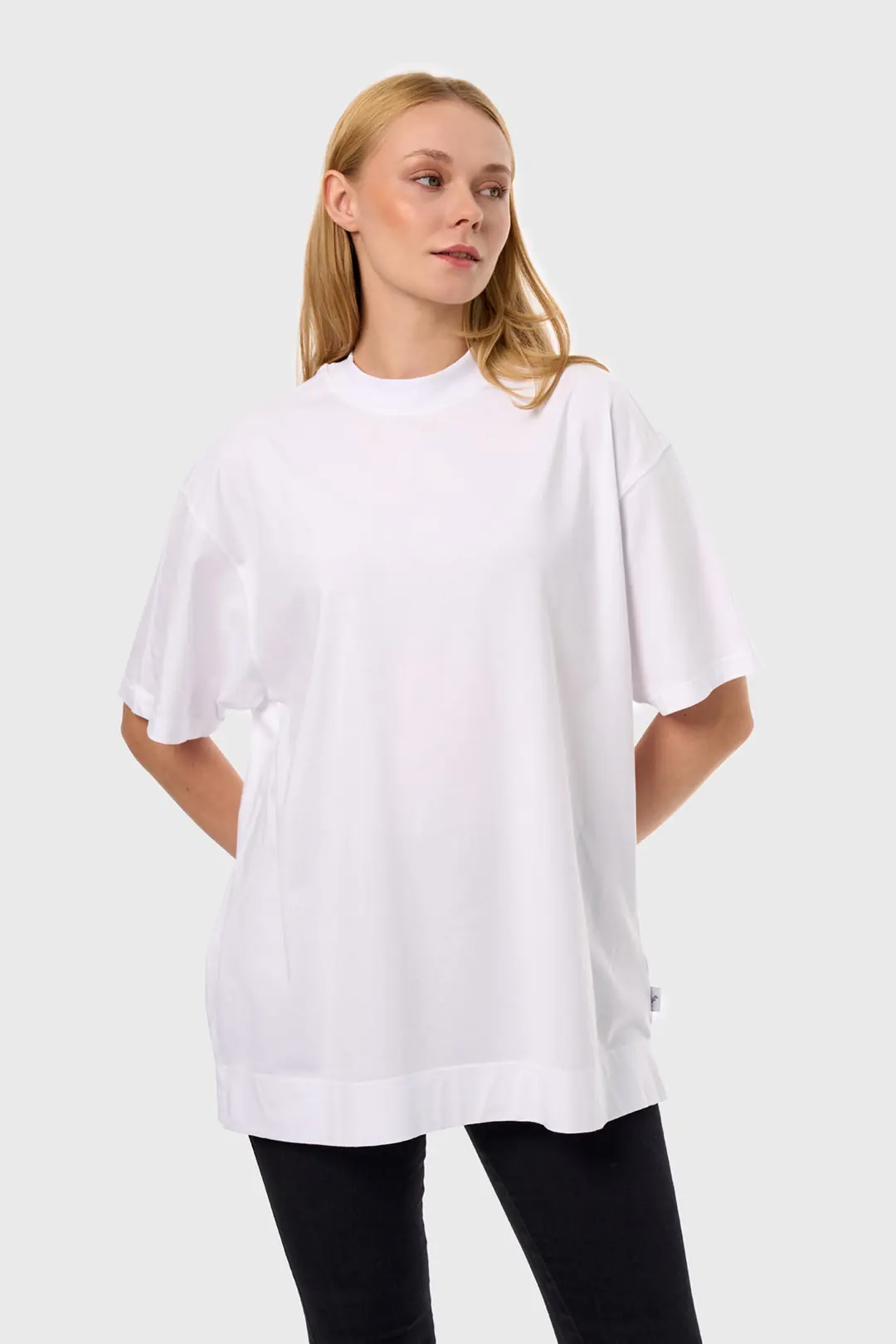 Luna - Oversize Dik Yaka Kadın Basic Tişört - BEYAZ