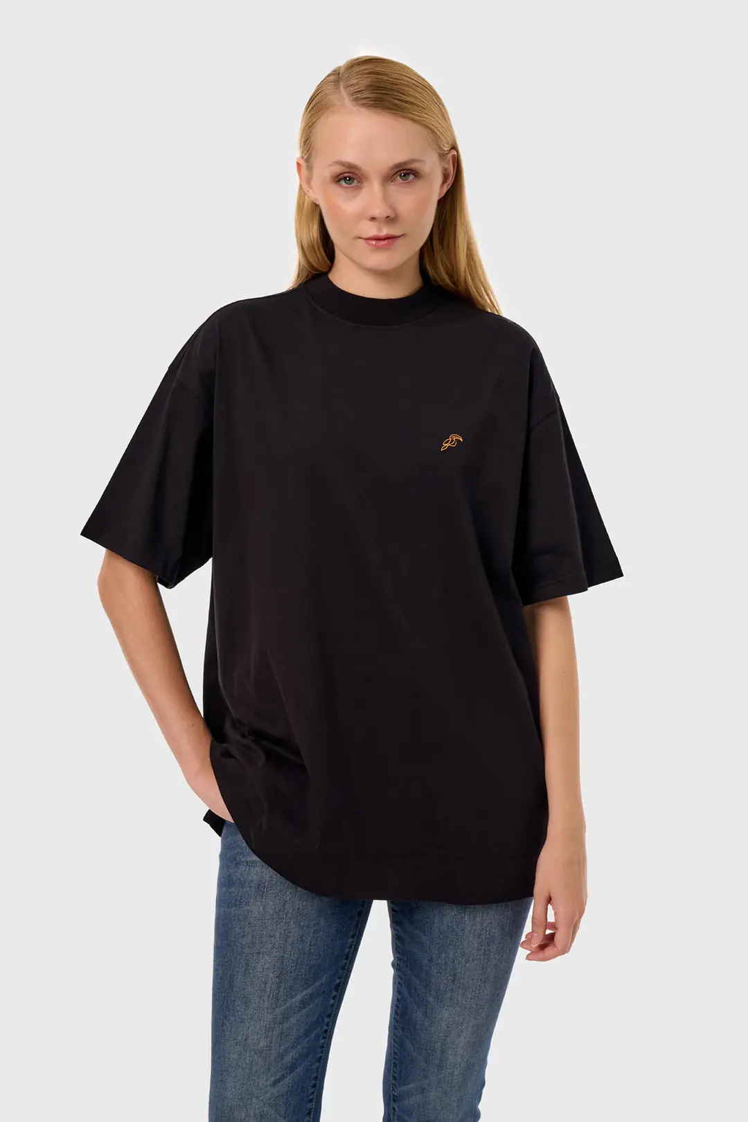 TuLuna - Nakışlı Oversize Dik Yaka Kadın Basic Tişört - SİYAH