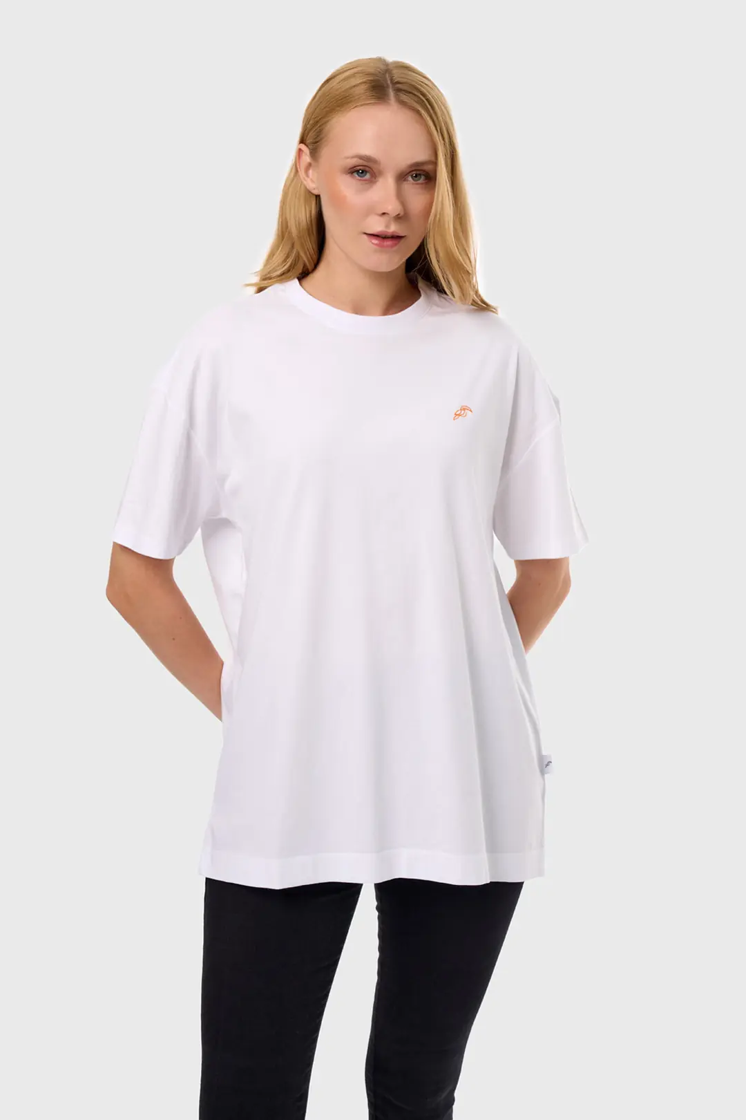 TuRoki - Nakışlı Oversize Kadın Basic Tişört - BEYAZ